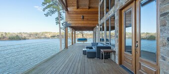  "LAKEVIEW": No Steps, HOT TUB, Boat/Swim Dock, Elevator