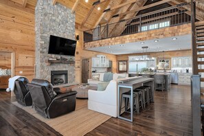 TV connectée, cheminée, table de tennis de table, livres