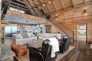 Smart TV, fireplace, table tennis, books -  "LAKEVIEW": No Steps, HOT TUB, Boat/Swim Dock, Elevator (Arley)