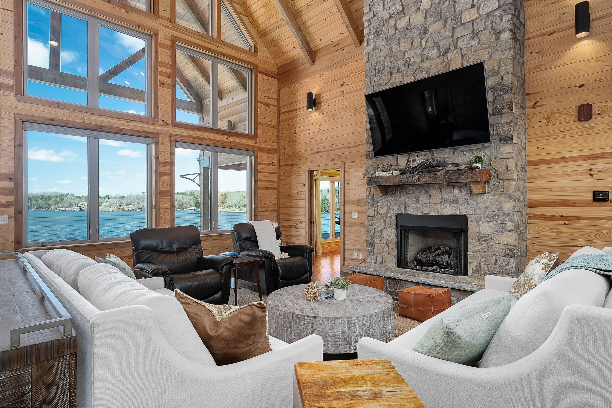 Smart TV, fireplace, ping pong, books