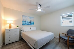 2 slaapkamers, een strijkplank/strijkijzer, reisbedje, gratis wifi