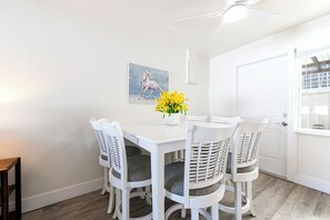 Dining - Family-friendly LARGE 2-bed, 1-bath ground-floor unit near Indian Rocks Beach. Sleeps seven with full kitchen, WiFi, smart TV, beach gear, and direct pool access. A bright, comfortable base for easy sand days and sunset evenings (Indian Rocks Beach)