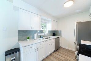 Fridge, microwave, oven, stovetop - Family-friendly LARGE 2-bed, 1-bath ground-floor unit near Indian Rocks Beach. Sleeps seven with full kitchen, WiFi, smart TV, beach gear, and direct pool access. A bright, comfortable base for easy sand days and sunset evenings. (Indian Rocks Beach)