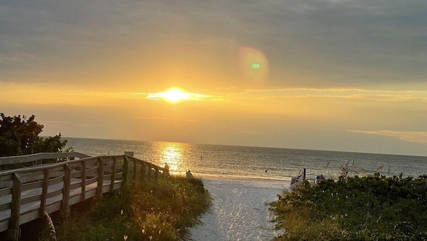 A sunset view from a wooden boardwalk overlooking the ocean. - MySunsetView 6 Unit 4 Studio w kitchenette (Indian Rocks Beach)