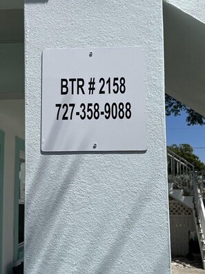 Exterior detail - Cozy 2-bed, 1-bath ground-floor unit minutes from Indian Rocks Beach. Sleeps seven  with full kitchen, WiFi, smart TV, beach gear, parking, and direct pool access. A comfortable, convenient base for families and groups. (Indian Rocks Beach)