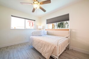 2 Schlafzimmer, Bügeleisen/Bügelbrett, Reisekinderbett, kostenloses WLAN