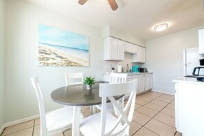 Full-size fridge, microwave, oven, stovetop