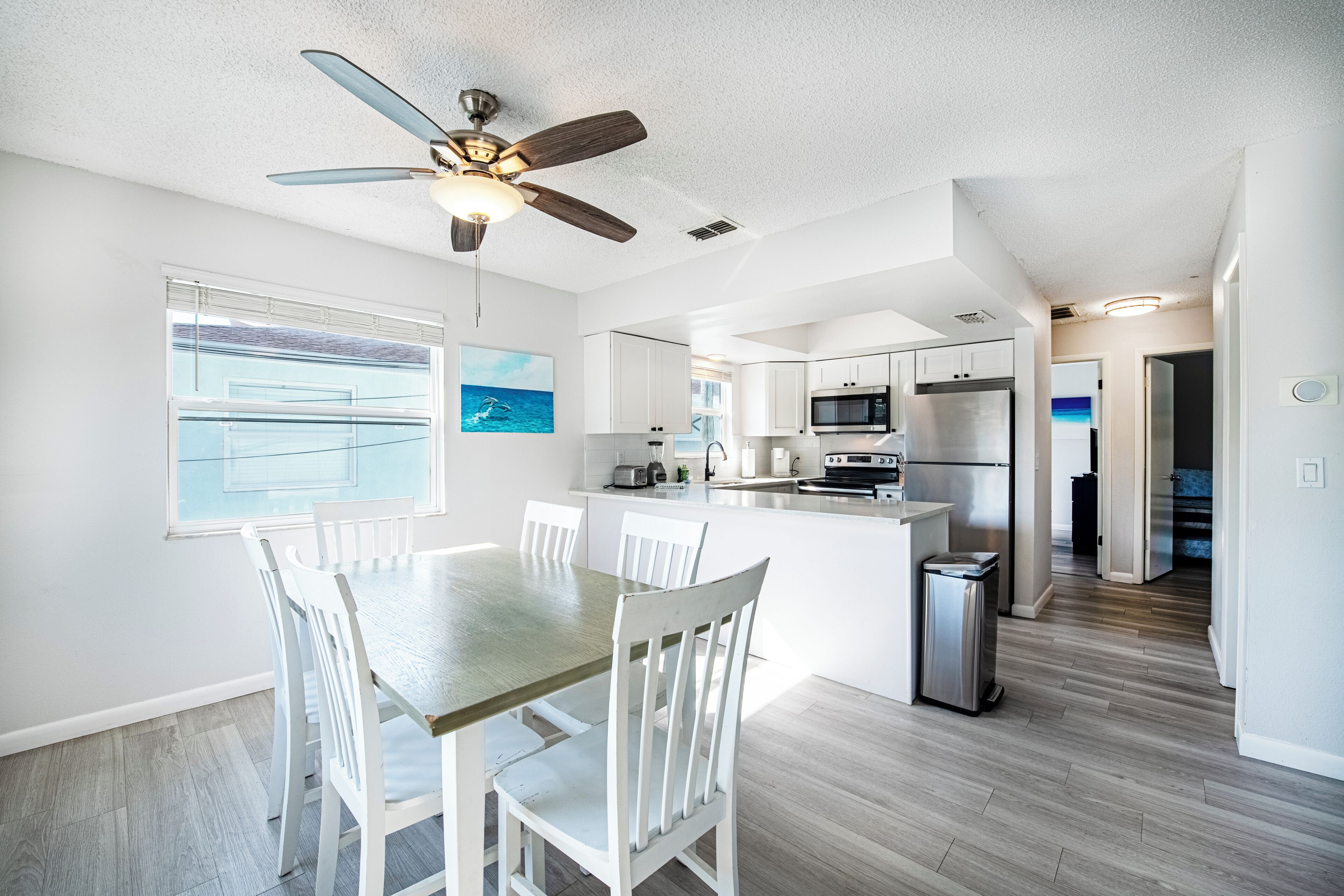 Køleskab, mikrobølgeovn, ovn, kogeplade