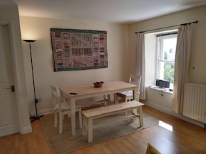 Dining - Gorgeous Private Apartment, Mesmerising sea Views (Teignmouth)