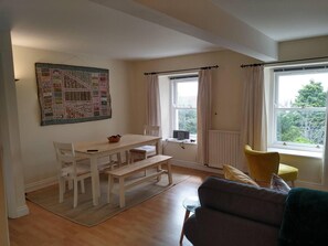 Dining - Gorgeous Private Apartment, Mesmerising sea Views (Teignmouth)