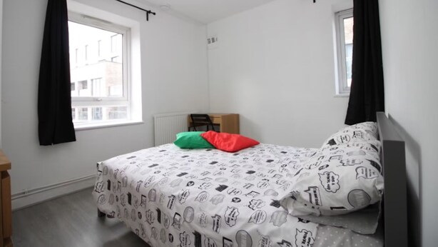 Luokittelematon kuva, 1 kautta 1, painike