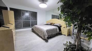 1 bedroom, desk, free WiFi, bed sheets