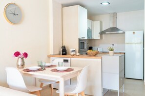 Microwave, oven, stovetop, dishwasher - Home2Book Palm-Mar Bright Pool View El Mocán (Palm-Mar)