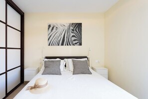 1 bedroom, iron/ironing board, WiFi, bed sheets - Home2Book Palm-Mar Bright Pool View El Mocán (Palm-Mar)