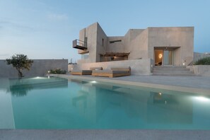 Pool - Villa Vasilias (16 Guests) - Modern villa with ool in Santorini (Thera)