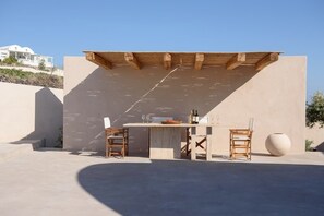 Outdoor dining - Villa Vasilias (16 Guests) - Modern villa with ool in Santorini (Thera)
