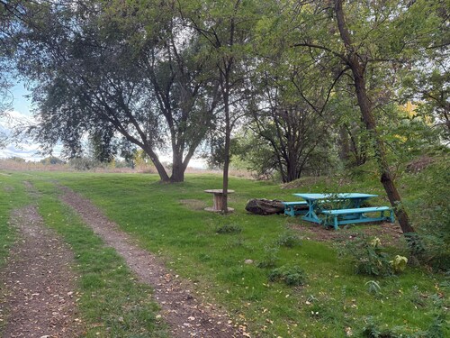 Wonderful campground in Caldwell with stunning views. And a shared private lake.
