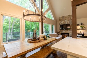 Interior - The Ravine In Calabogie - Luxury Chalet  (Calabogie)