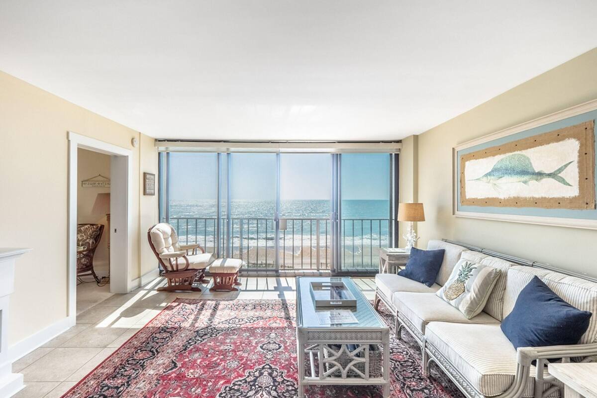 Condo, 2 Bedrooms | Living room