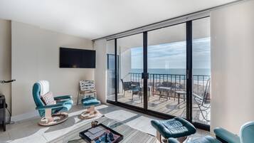 Condo, 2 Bedrooms | Living room