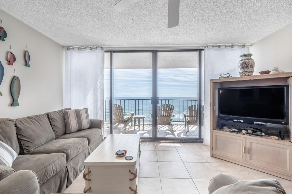 Condo, 2 Bedrooms | Living room