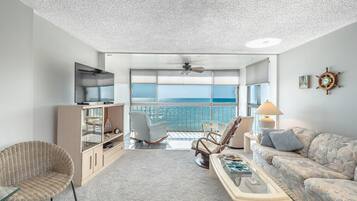 Apartment, 3 Bedrooms | Living room