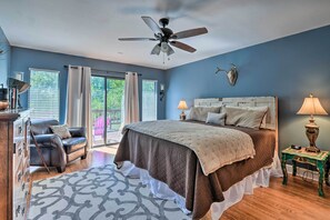 3 bedrooms, desk, free Internet, bed sheets - Bay Access & Dock: Riverfront Tivoli Escape (Tivoli)