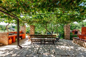 Outdoor dining - Villa Vera Apt 1 - in House with Pool (Banjole)