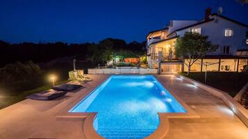 Outdoor pool, a heated pool