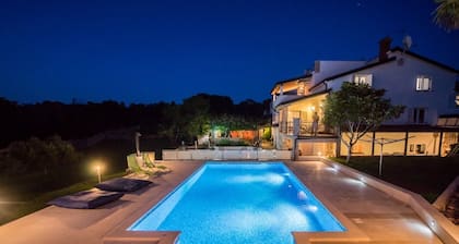 Villa Vera Apt 1 - in House with Pool