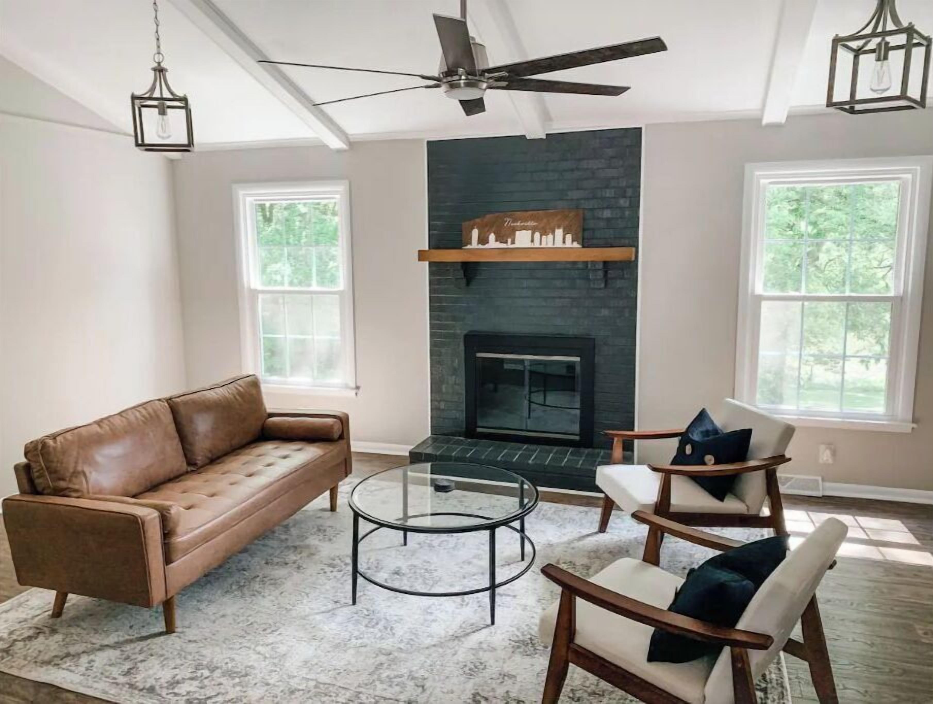 Smart TV, fireplace, books, stereo