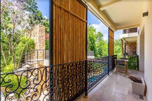 Terrace/patio - Boho, condo beach 1 mi away, private terrace (Q.R.)