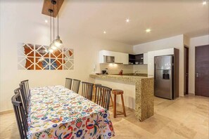 Dining - Boho, condo beach 1 mi away, private terrace (Q.R.)