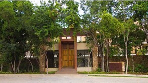 Exterior - Boho, condo beach 1 mi away, private terrace (Q.R.)