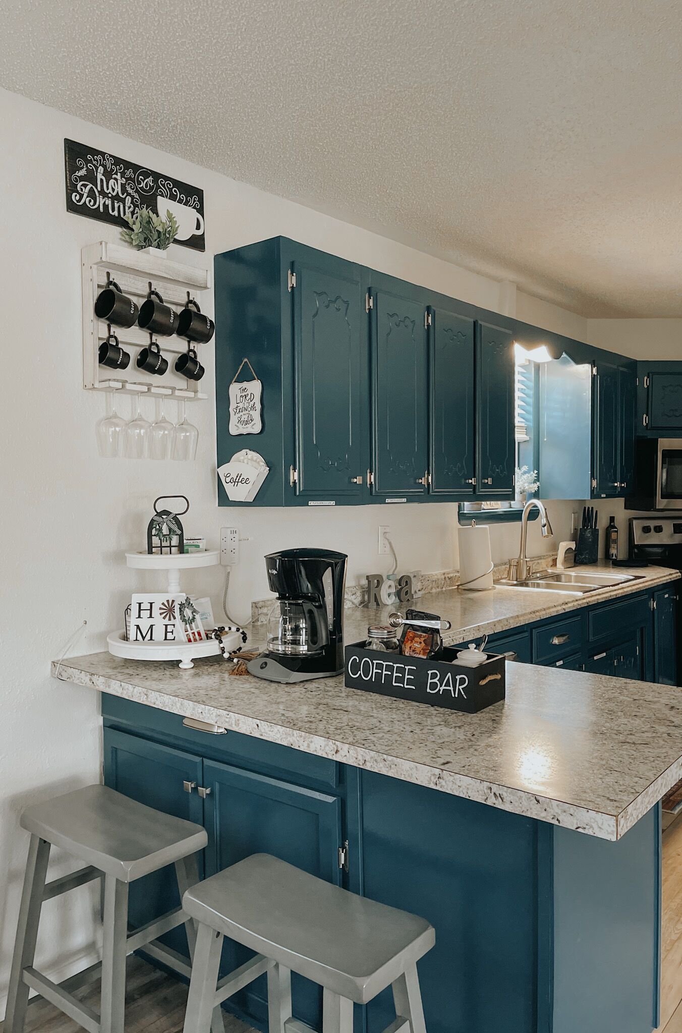 Kylskåp, mikrovågsugn, ugn och spishäll