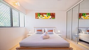 Townhome City | 2 sovrum, sängtillbehör av högsta kvalitet och memory foam-madrasser