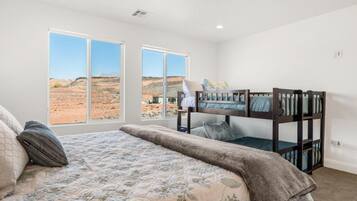 House, 5 Bedrooms | 5 bedrooms, individually decorated, individually furnished, bed sheets