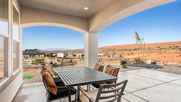 House, 5 Bedrooms | Terrace/patio