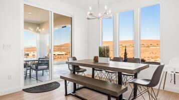 House, 5 Bedrooms | Dining