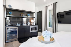 House, 5 Bedrooms | Individually decorated, individually furnished, bed sheets