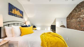 2 soverom, skrivebord, strykejern/-brett og wi-fi (inkludert)