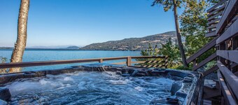 Sagle Lakefront Escape: Private Beach Access!