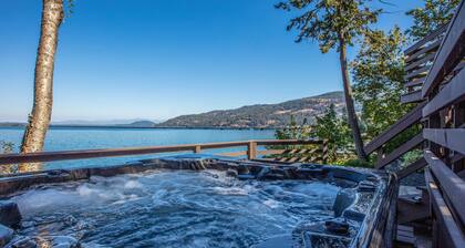 Sagle Lakefront Escape: Private Beach Access!