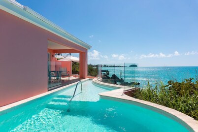 Stylish Cottage with Private Pool & Ocean View!