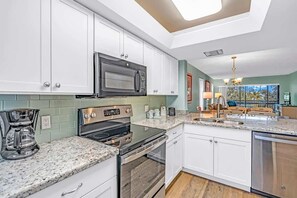Full-sized fridge, microwave, oven, stovetop