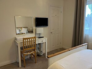 Cottage | 2 bedrooms, individually decorated, individually furnished, free WiFi - Cliffwalk Cottage (Portland)