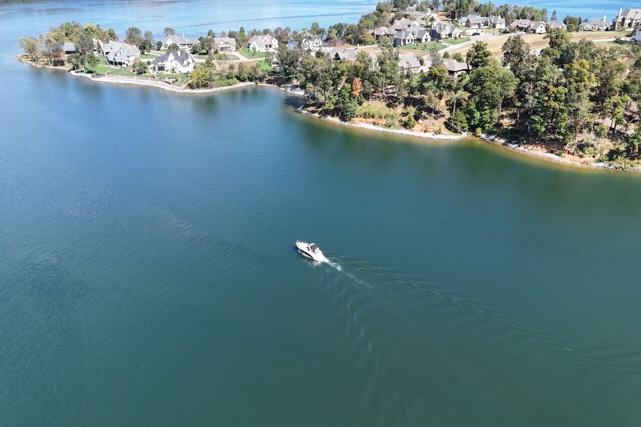 Luxury Tellico Lakefront Pet Friendly Villa