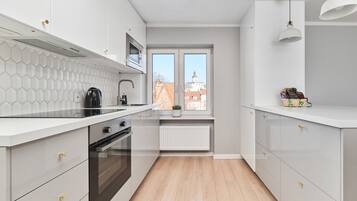 Apartment, 1 Bedroom, Kitchen | Private kitchen | Dishwasher, cookware/dishes/utensils