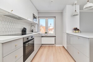 Apartment, 1 Schlafzimmer, Küche | Eigene Küche | Geschirrspüler, Kochgeschirr/Geschirr/Besteck