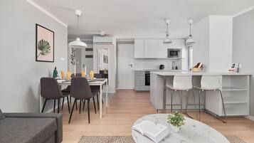 Apartment, 1 Bedroom, Kitchen | In-room dining